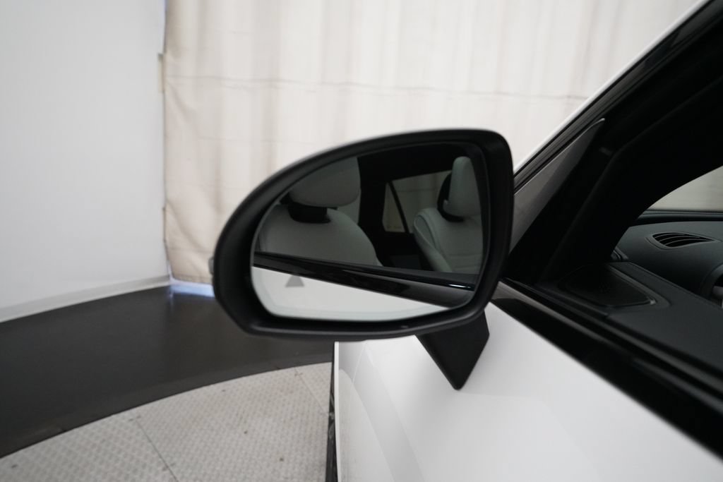 Used 2025 Mercedes-Benz GLC 300 4MATIC image 25