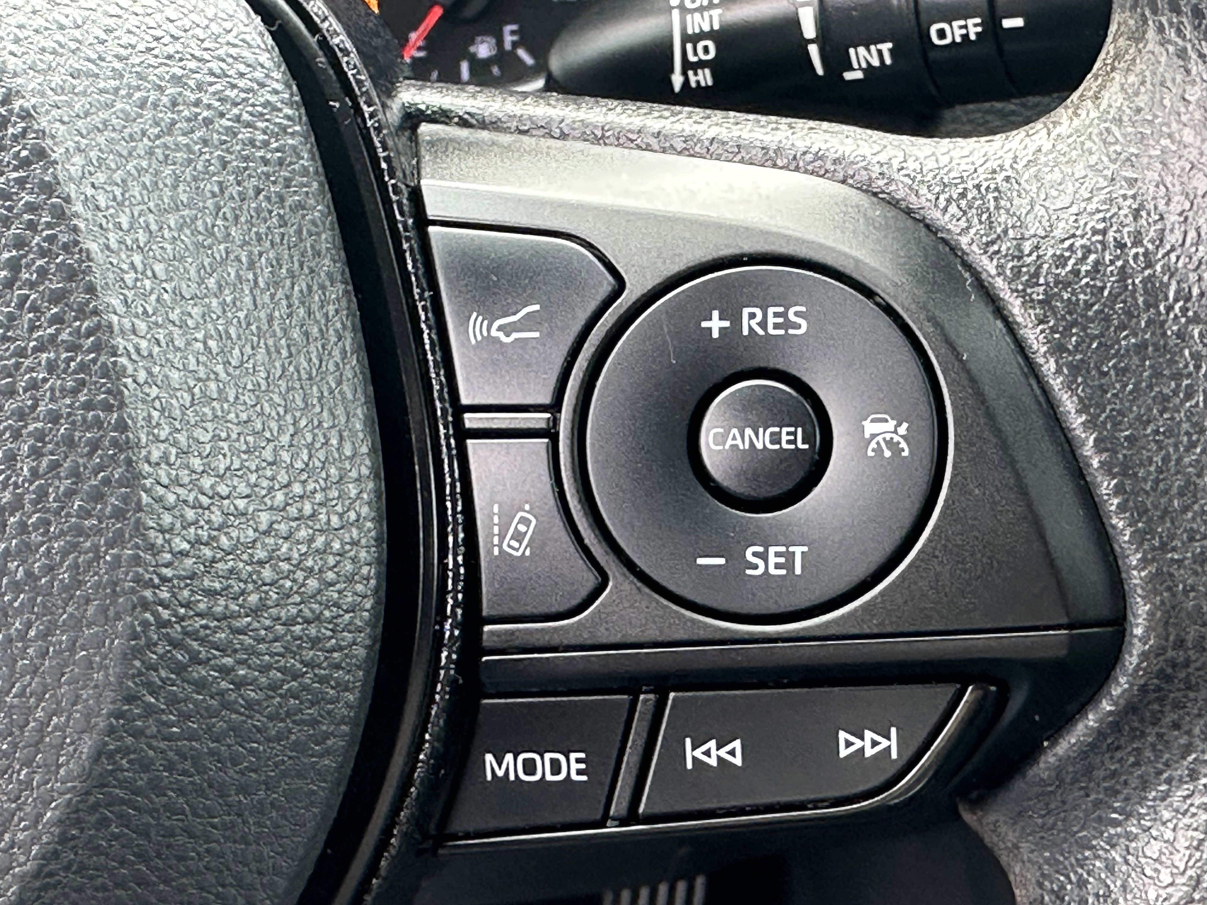 Used 2021 Toyota RAV4 XLE w/ Convenience Package image 27