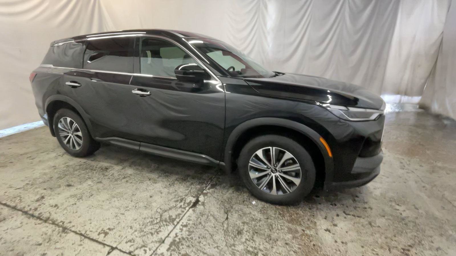 Used 2025 INFINITI QX60 Pure AWD/4WD image 3