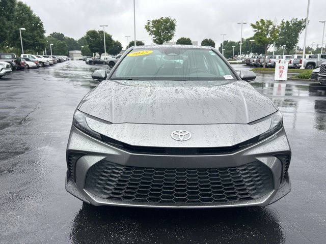 Used 2025 Toyota Camry SE FWD image 2
