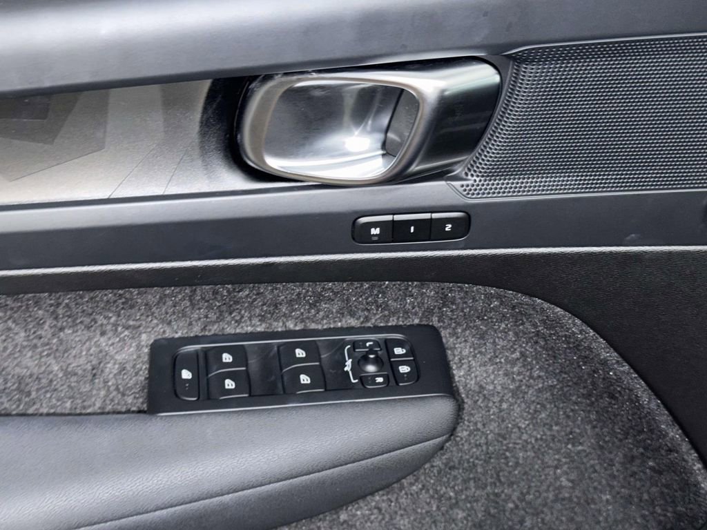 Used 2024 Volvo XC40 Recharge Plus w/ Protection Package Premier image 21