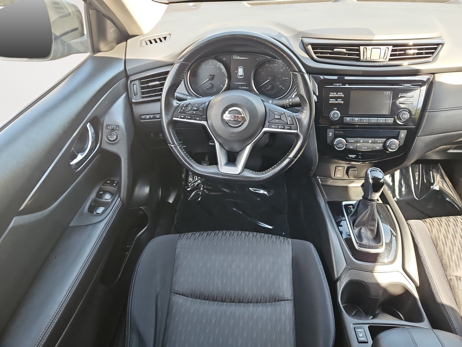 Used 2017 Nissan Rogue SV FWD image 11