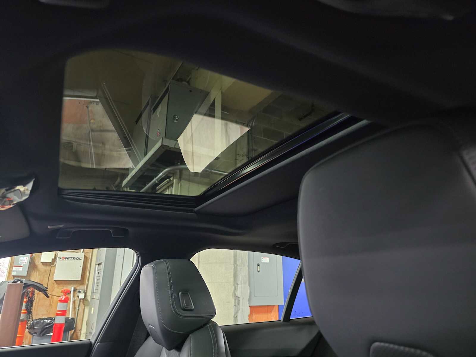 Used 2025 BMW i5 xDrive40 w/ Premium Package image 23