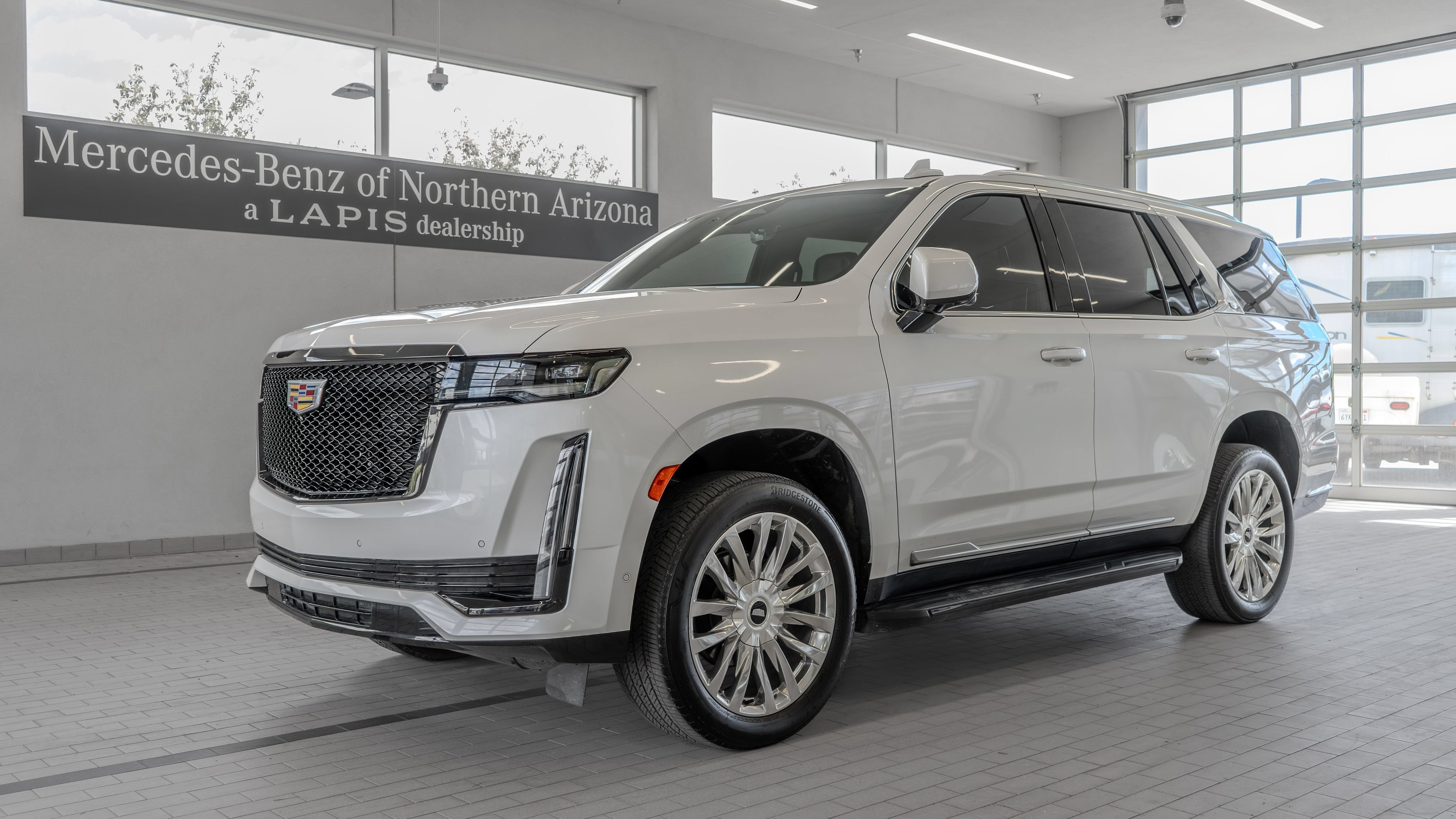 Used 2023 Cadillac Escalade Premium Luxury AWD/4WD image 3