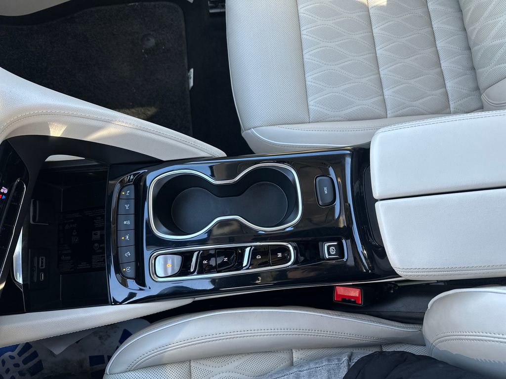 Used 2022 Buick Envision Avenir w/ Technology Package II image 14