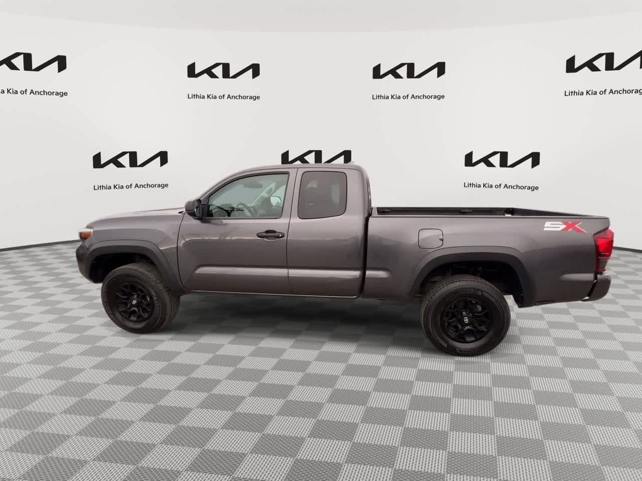 Used 2022 Toyota Tacoma SR w/ SX Package AWD/4WD image 5