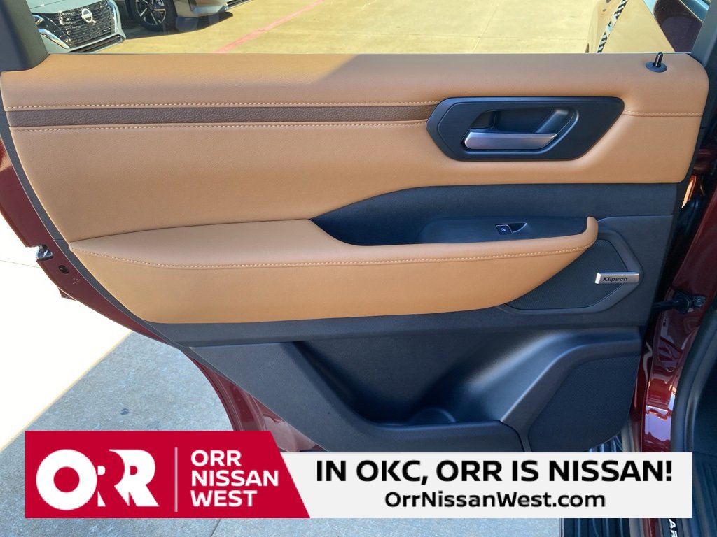 Used 2025 Nissan Armada SL image 14