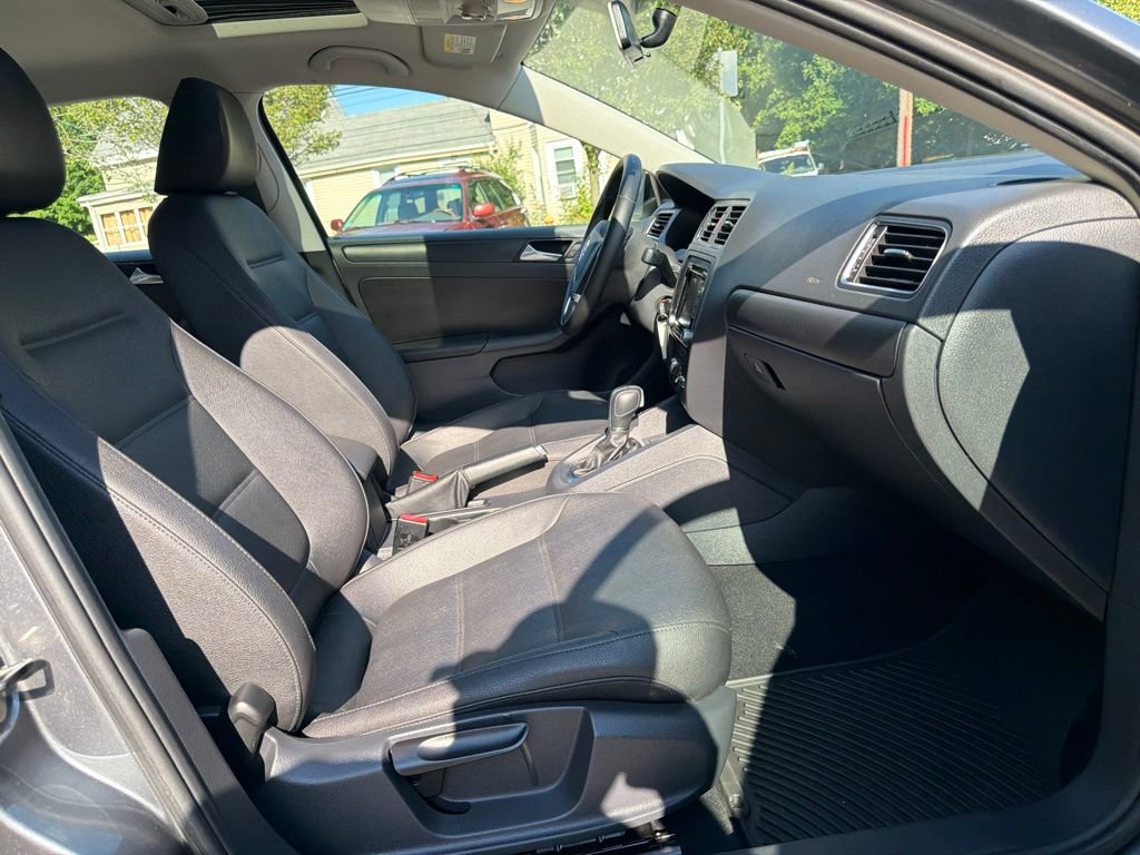 Used 2012 Volkswagen Jetta SE FWD image 25