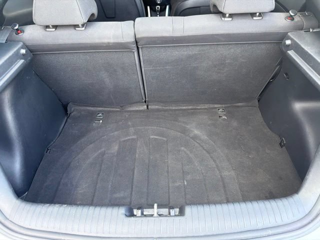 Used 2017 Hyundai Veloster FWD image 17