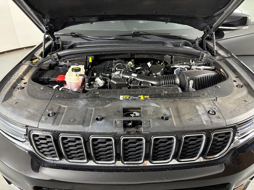 Used 2024 Jeep Grand Cherokee L Limited AWD/4WD image 44