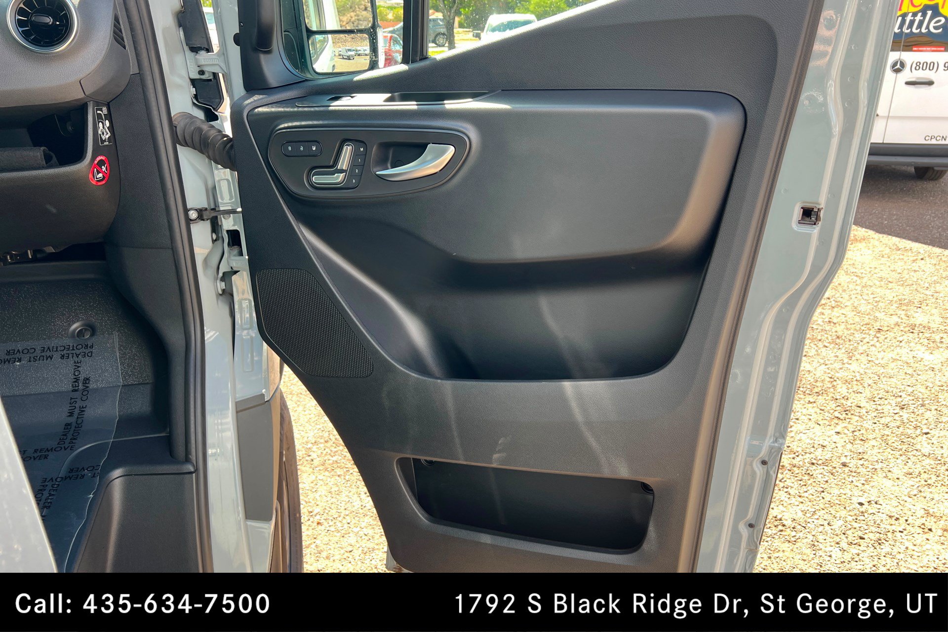 Used 2025 Mercedes-Benz Sprinter 2500 image 21