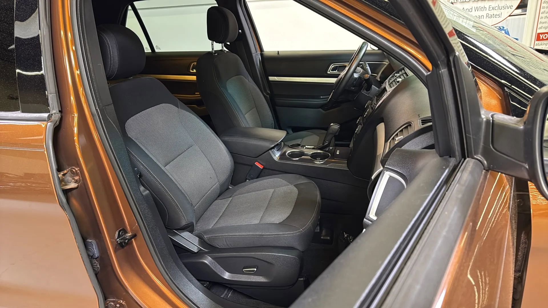 Used 2017 Ford Explorer XLT FWD image 12