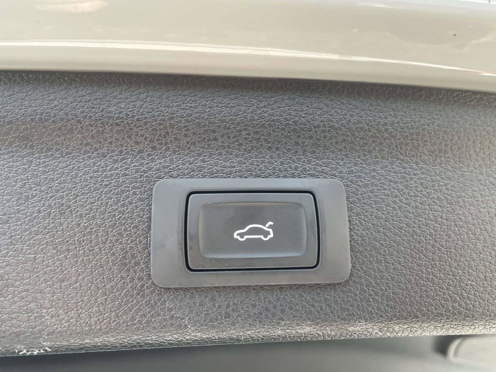 Used 2025 Audi Q3 2.0T Premium image 11