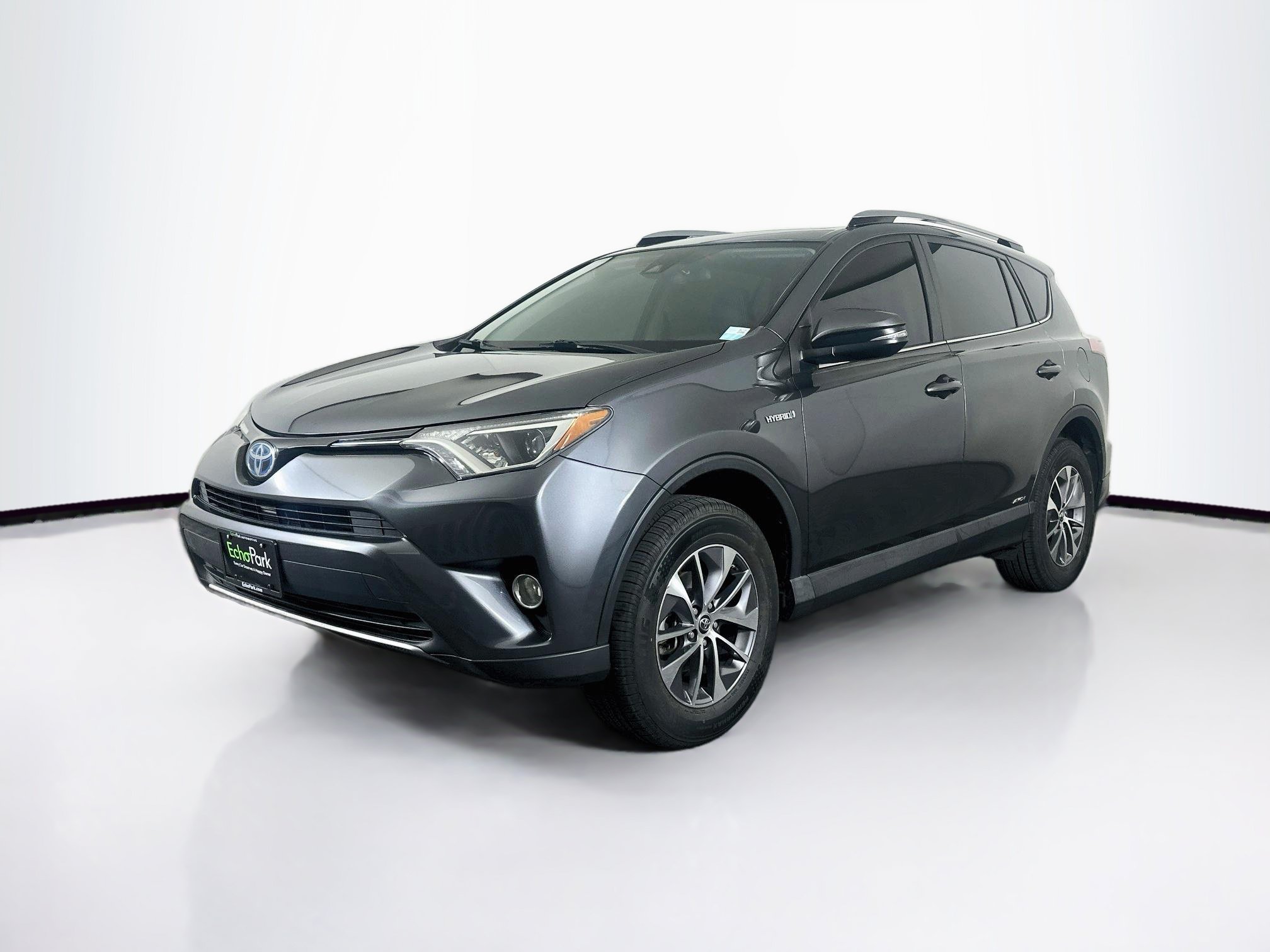 Used 2017 Toyota RAV4 XLE AWD/4WD image 3