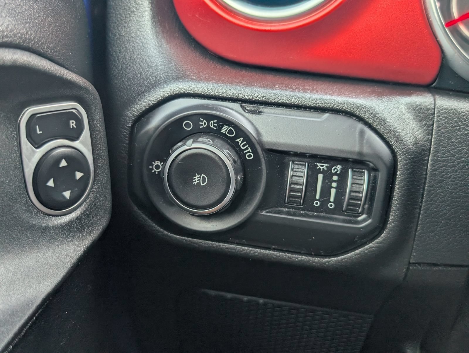Used 2019 Jeep Wrangler Unlimited Rubicon AWD/4WD image 27