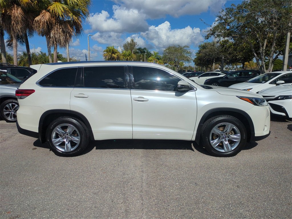 Used 2017 Toyota Highlander Limited image 4