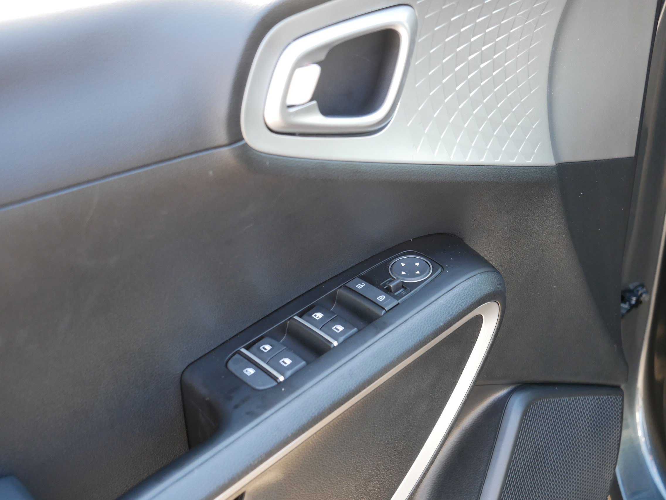 Certified 2025 Kia Soul LX w/ LX Technology Package FWD image 19