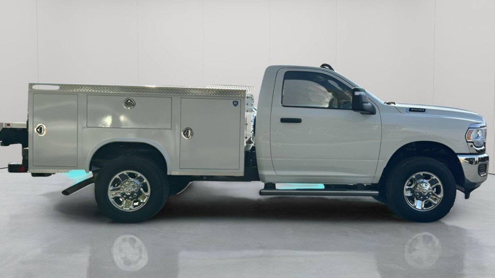 New 2024 RAM 3500 Tradesman w/ Chrome Appearance Group AWD/4WD image 2