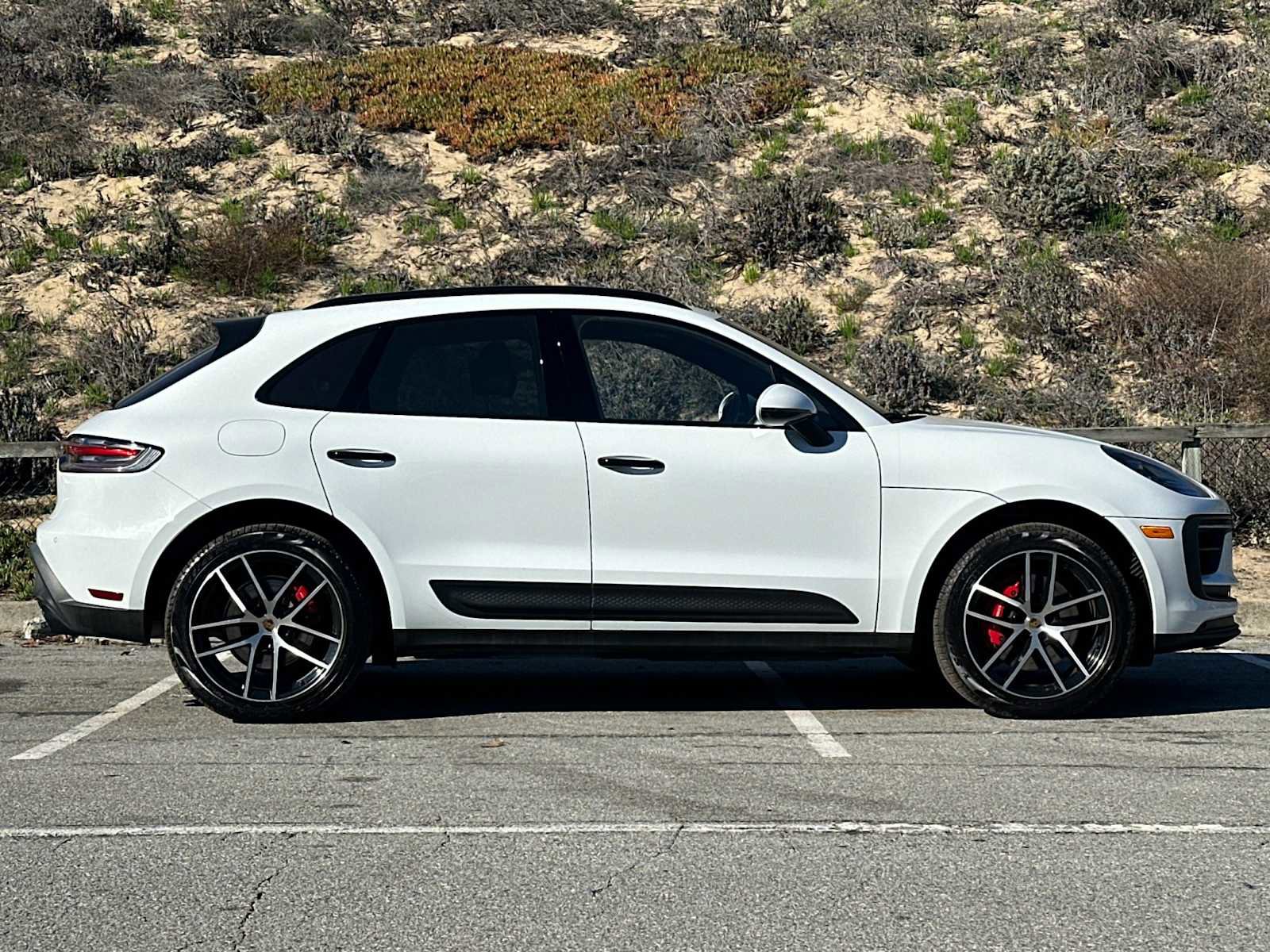 Certified 2022 Porsche Macan S image 9