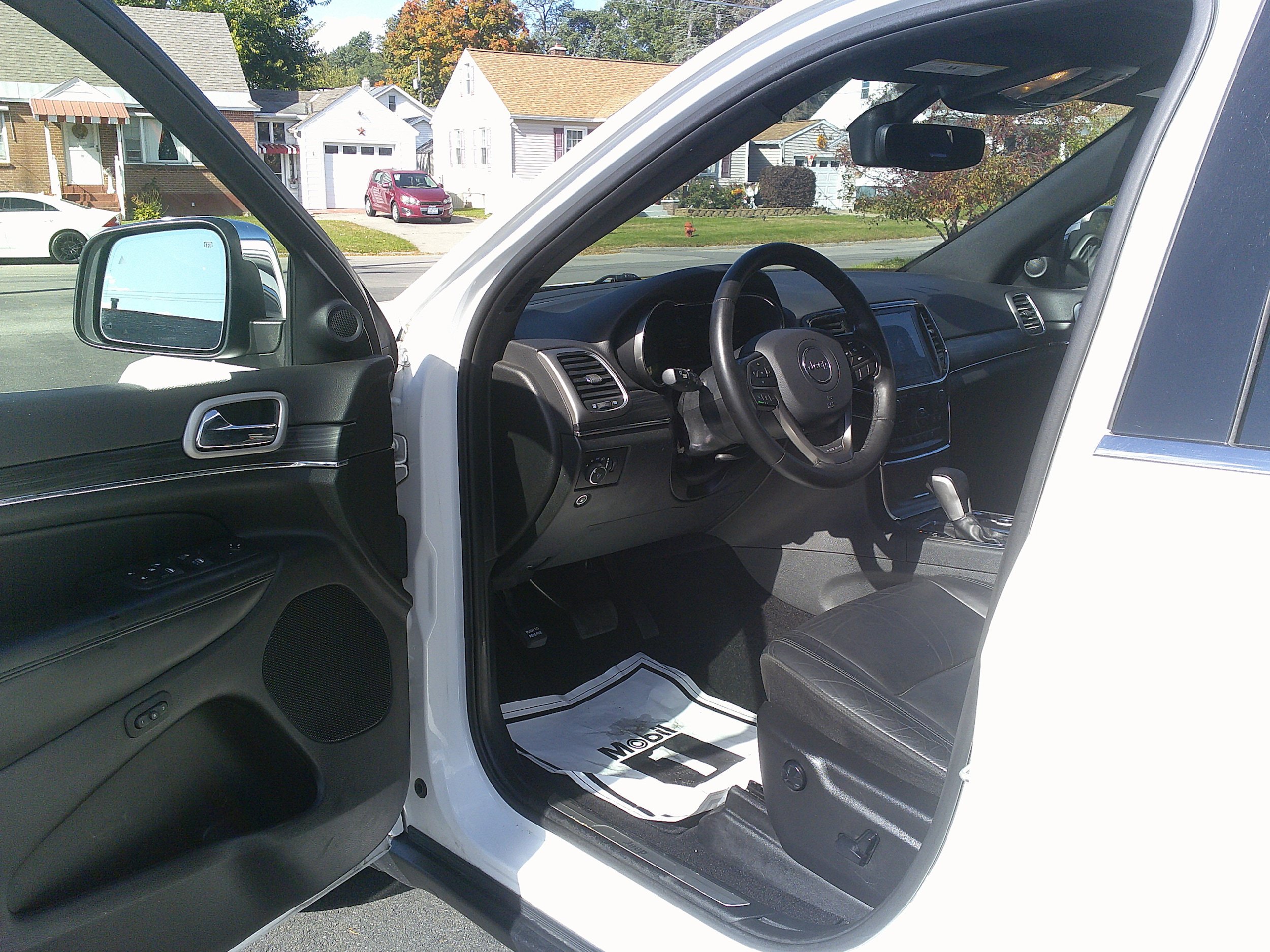 Used 2020 Jeep Grand Cherokee Limited AWD/4WD image 17