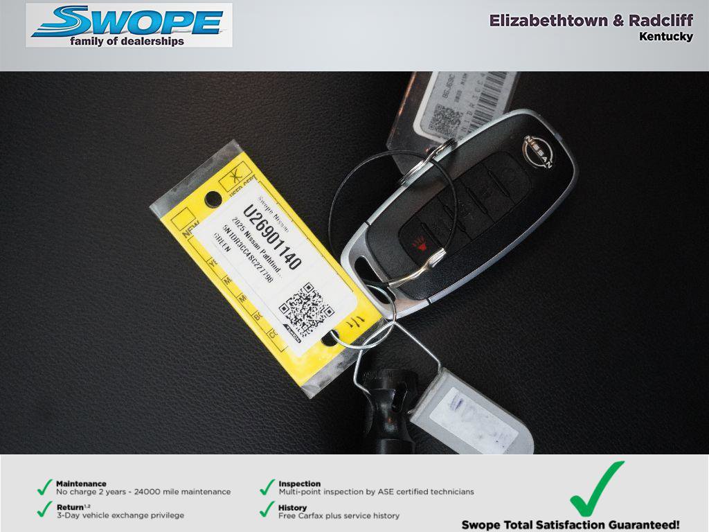 Used 2025 Nissan Pathfinder SL image 32