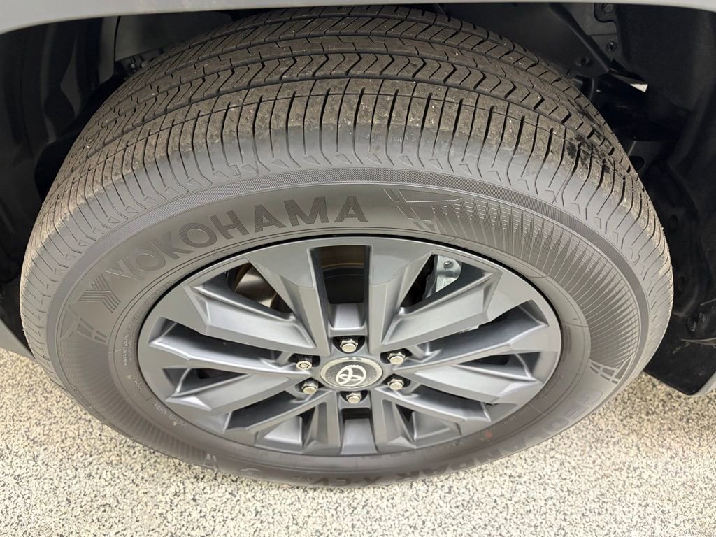 Used 2025 Toyota Land Cruiser w/ Premium Package image 9