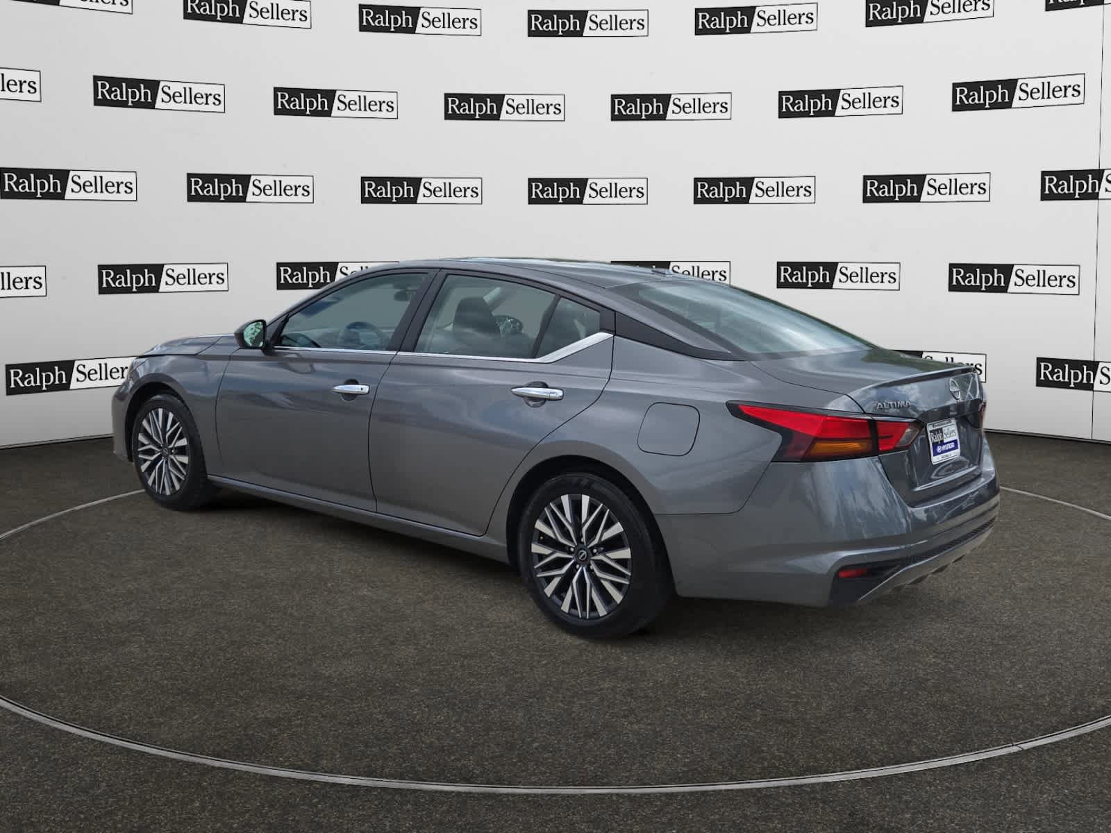 Used 2025 Nissan Altima 2.5 SV FWD image 4