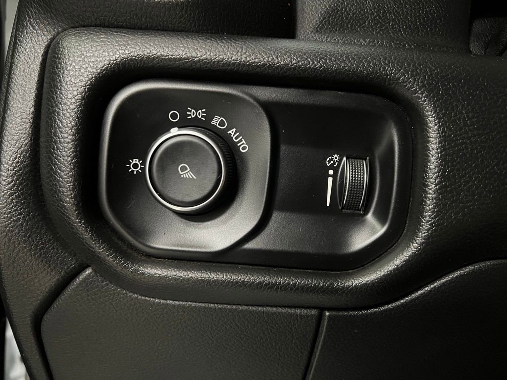 Used 2022 RAM 2500 Tradesman w/ Chrome Appearance Group image 31