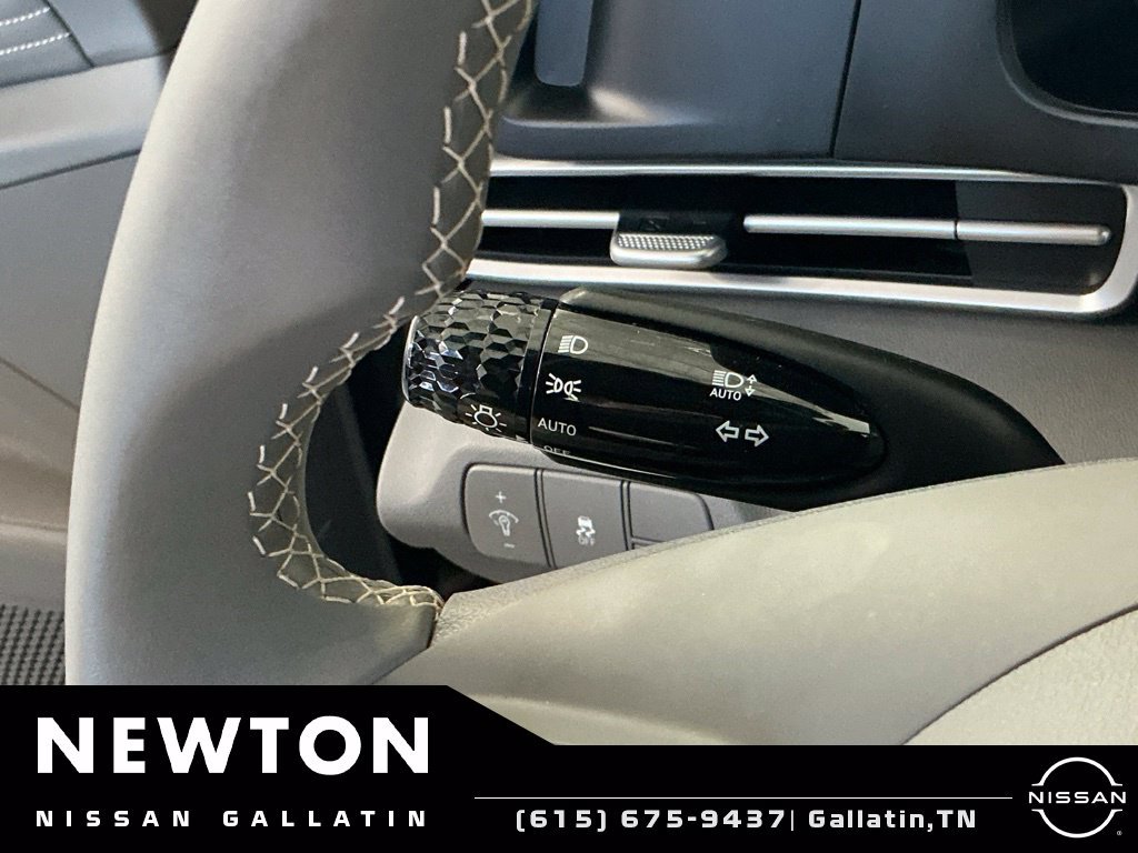 Used 2025 Hyundai Elantra Sport FWD image 27
