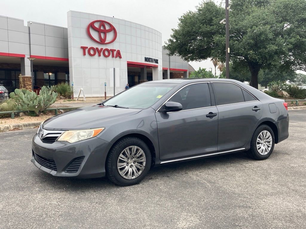 Used 2012 Toyota Camry LE FWD image 1