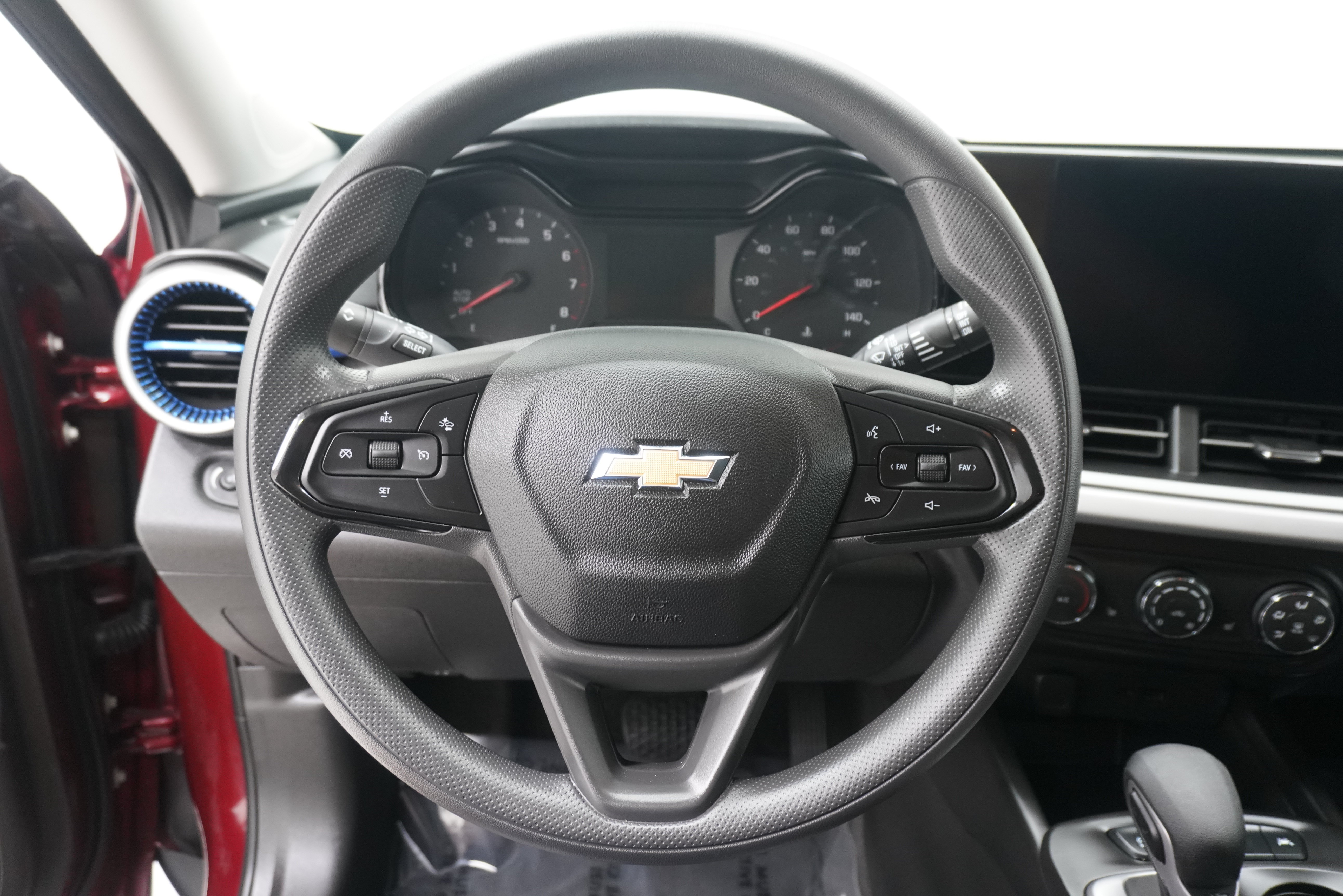 Used 2024 Chevrolet Trax LS w/ LS Convenience Package FWD image 15