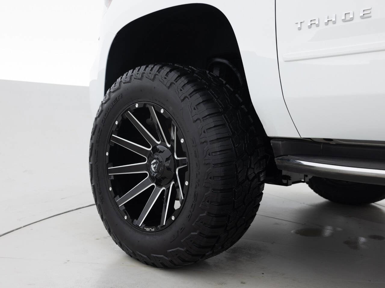 Used 2018 Chevrolet Tahoe Premier AWD/4WD image 17