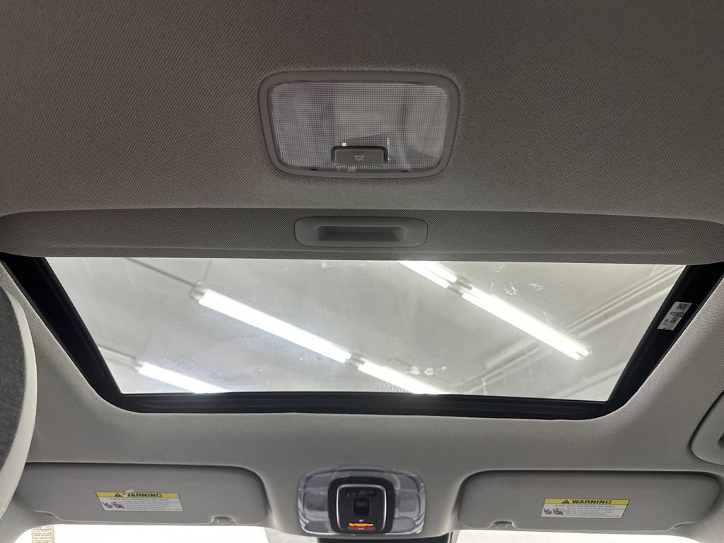 Used 2025 Hyundai Elantra Limited FWD image 21