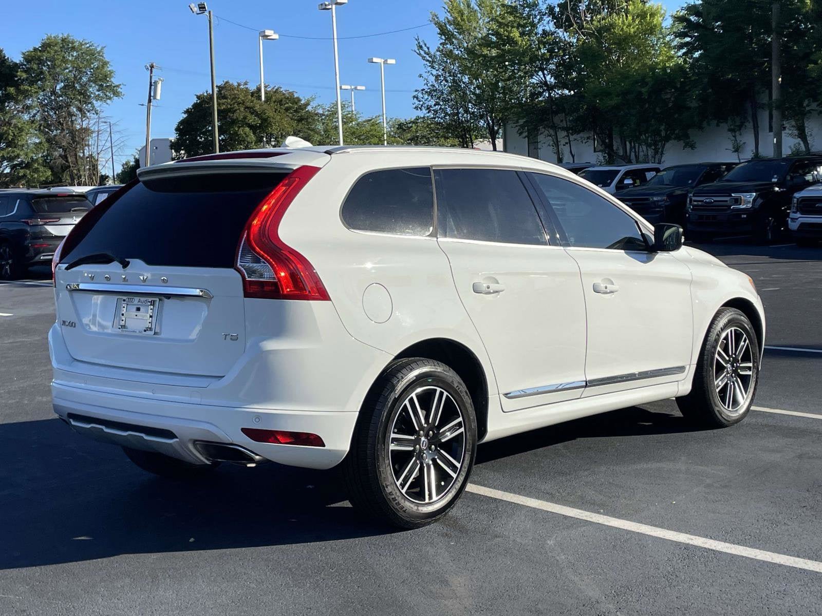 Used 2017 Volvo XC60 T5 Dynamic w/ Preferred Option Package FWD image 7