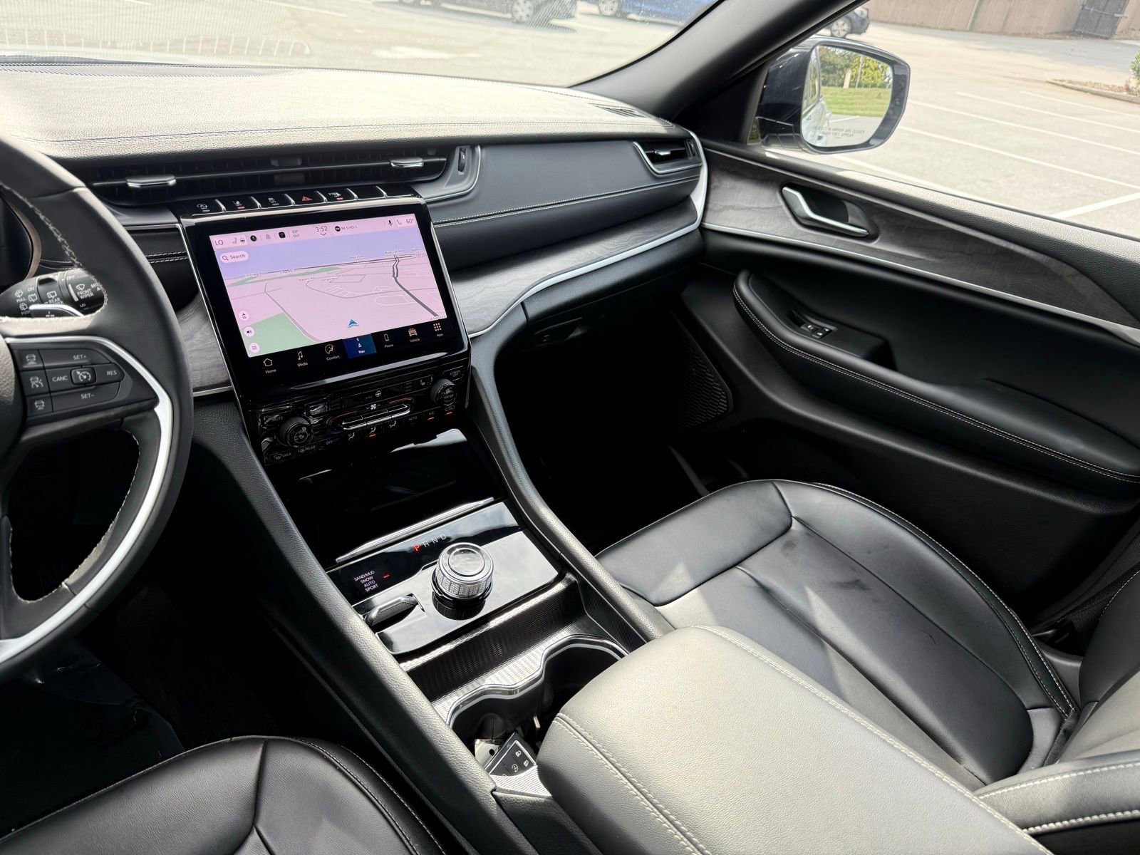 Used 2024 Jeep Grand Cherokee Limited image 27