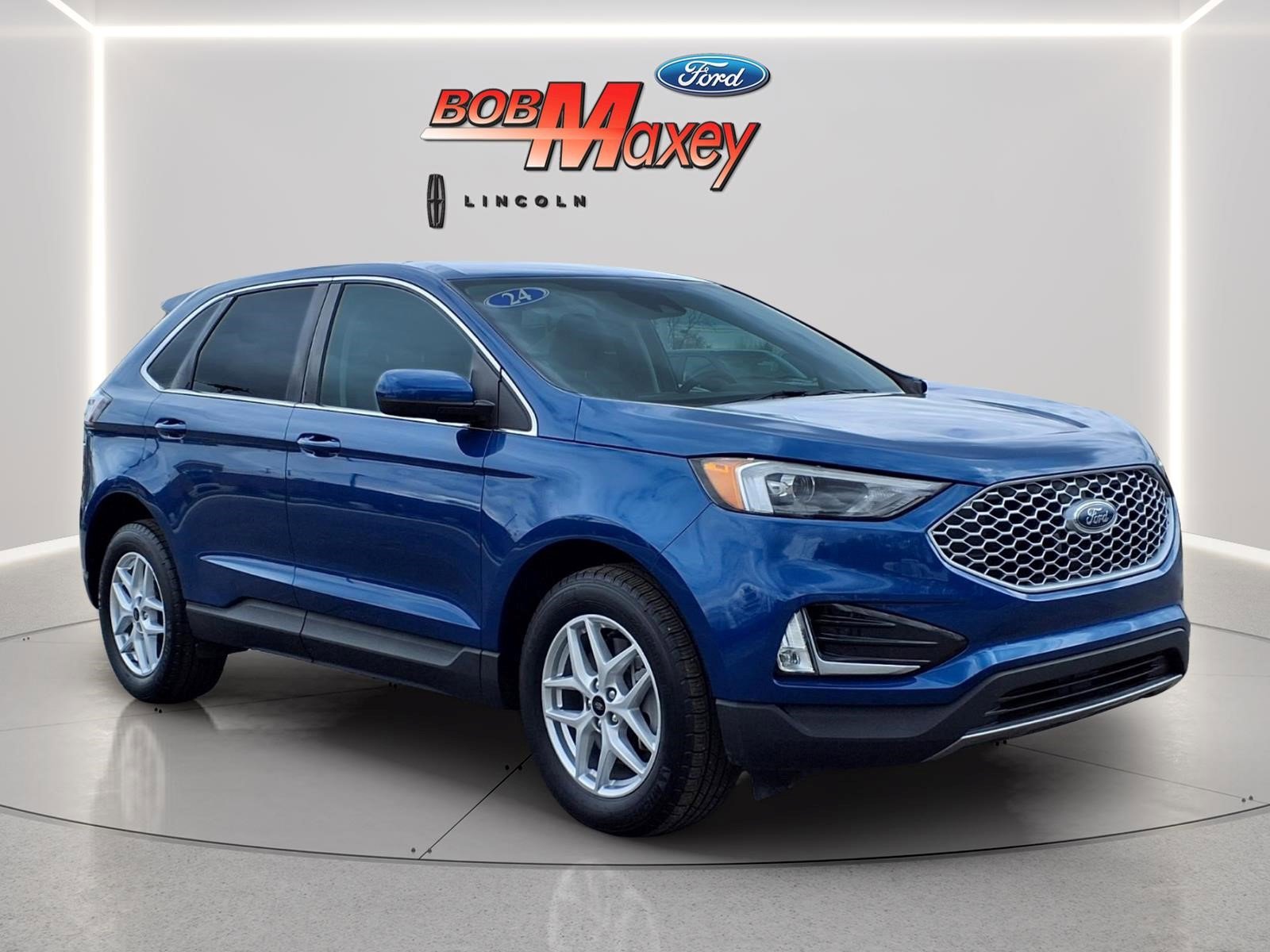 Used 2024 Ford Edge SEL w/ Convenience Package AWD/4WD image 3