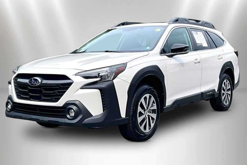 Used 2024 Subaru Outback Premium w/ Popular Package #1 AWD/4WD image 3