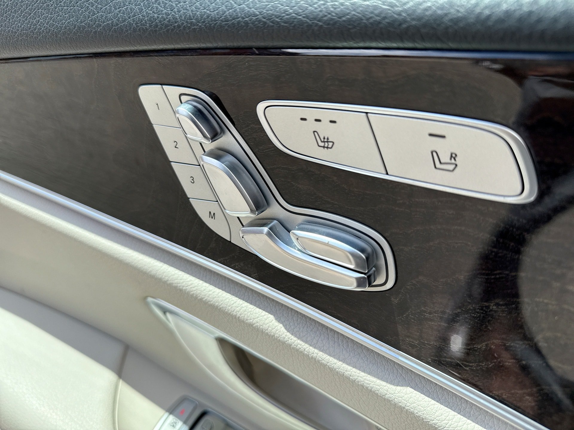Used 2019 Mercedes-Benz E 300 w/ Premium 1 Package image 14
