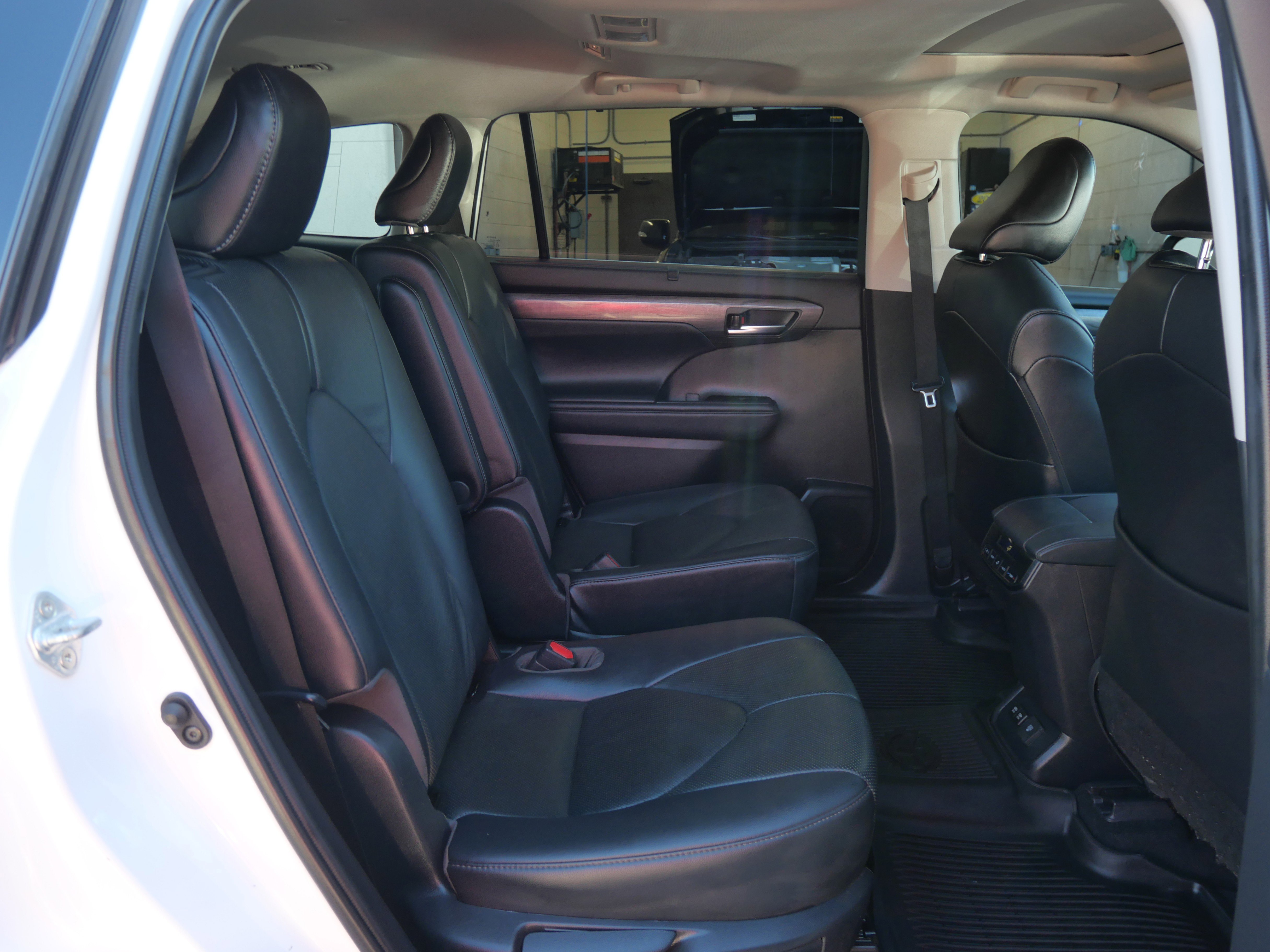 Used 2021 Toyota Highlander Limited image 13