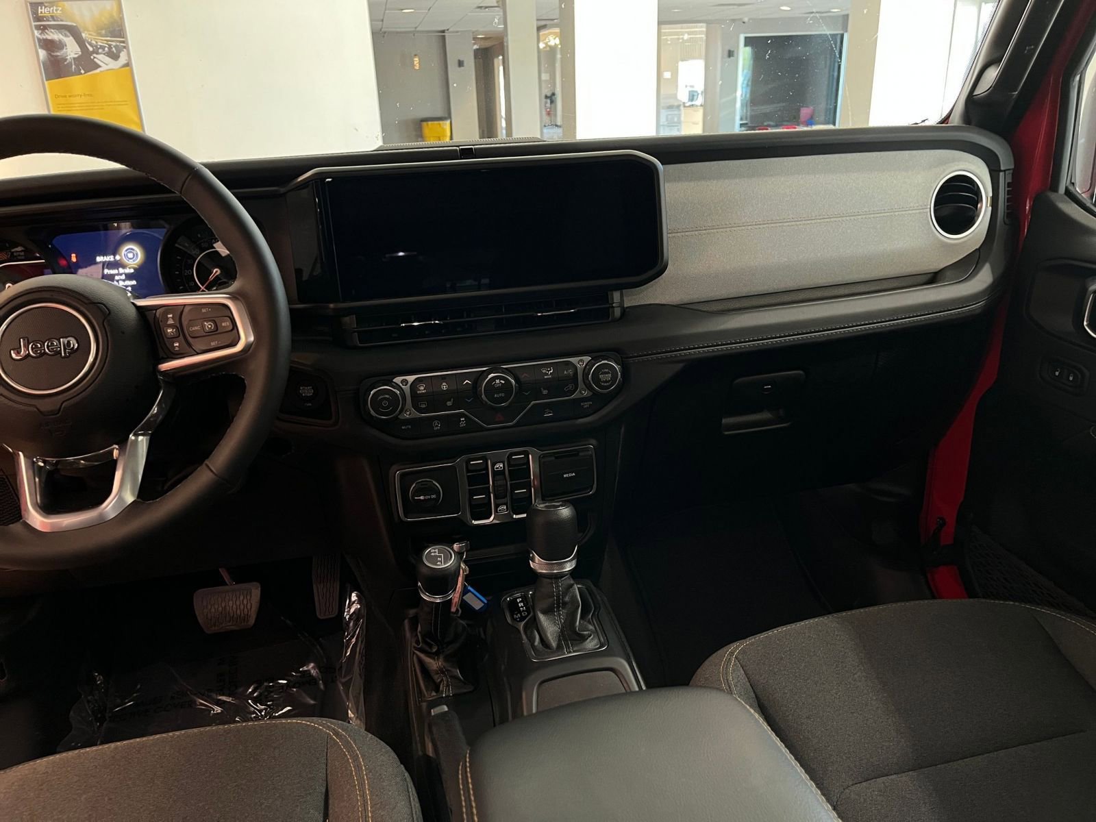 Used 2025 Jeep Wrangler Sahara image 35