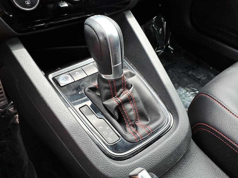 Used 2017 Volkswagen Jetta GLI FWD image 24