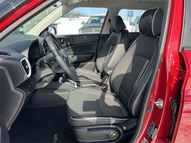 Used 2023 Hyundai Venue Limited image 15