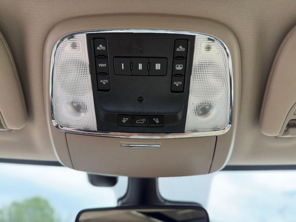 Used 2018 Jeep Grand Cherokee Overland AWD/4WD image 27