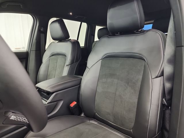 New 2025 Jeep Grand Cherokee Altitude image 32
