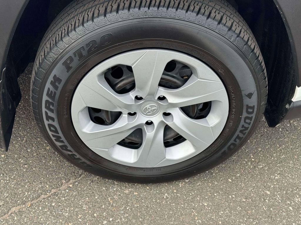 Used 2023 Toyota RAV4 LE image 9