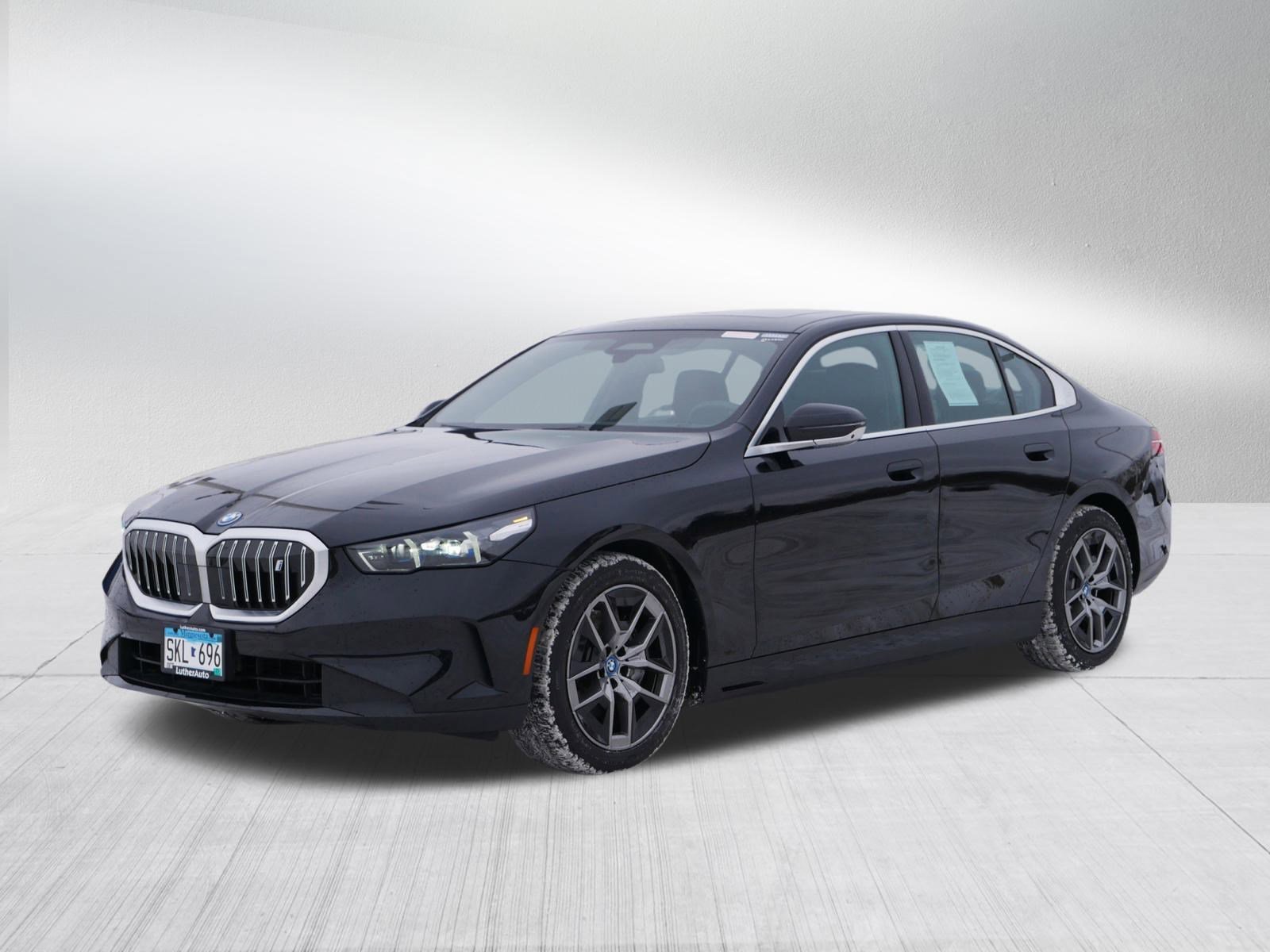 Used 2024 BMW i5 eDrive40i w/ Premium Package image 3