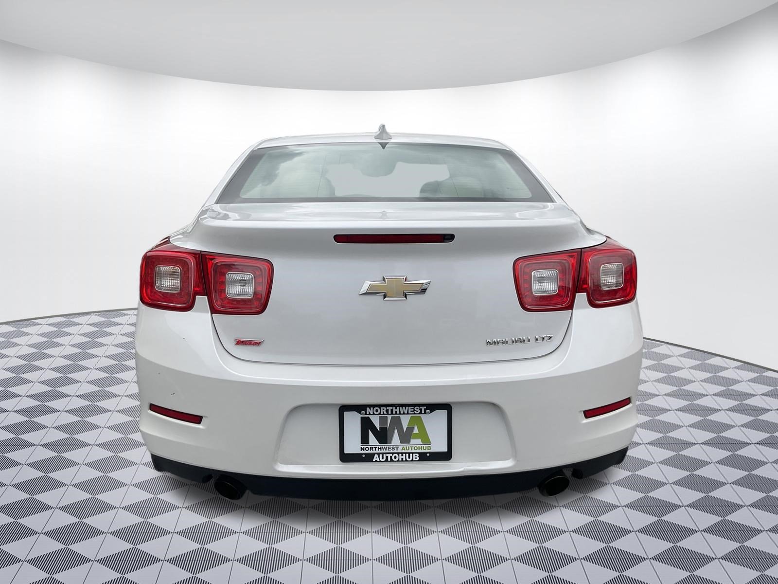 Used 2015 Chevrolet Malibu LTZ FWD image 4