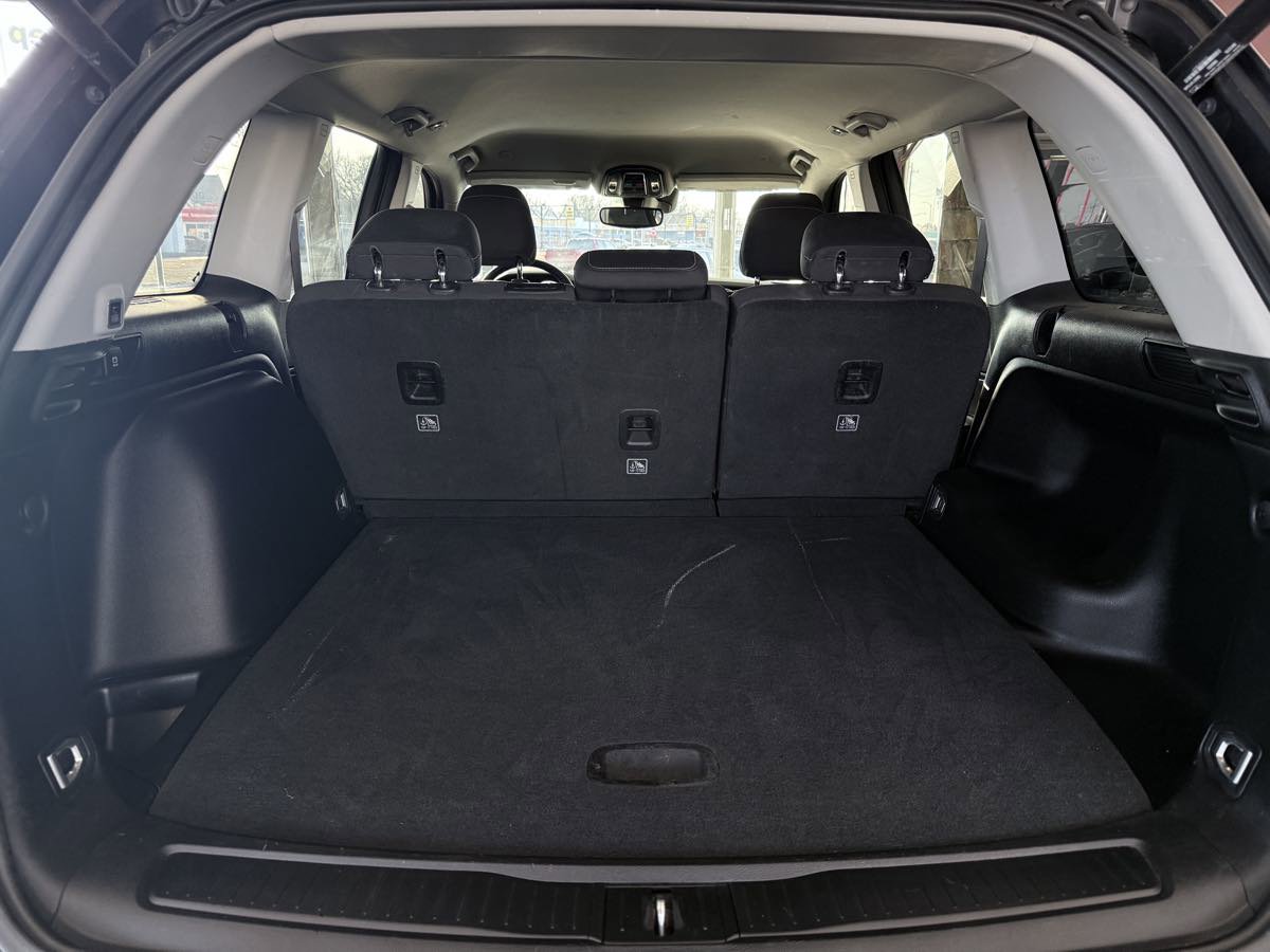 Used 2023 Jeep Grand Cherokee Laredo w/ Luxury Tech Group I image 22