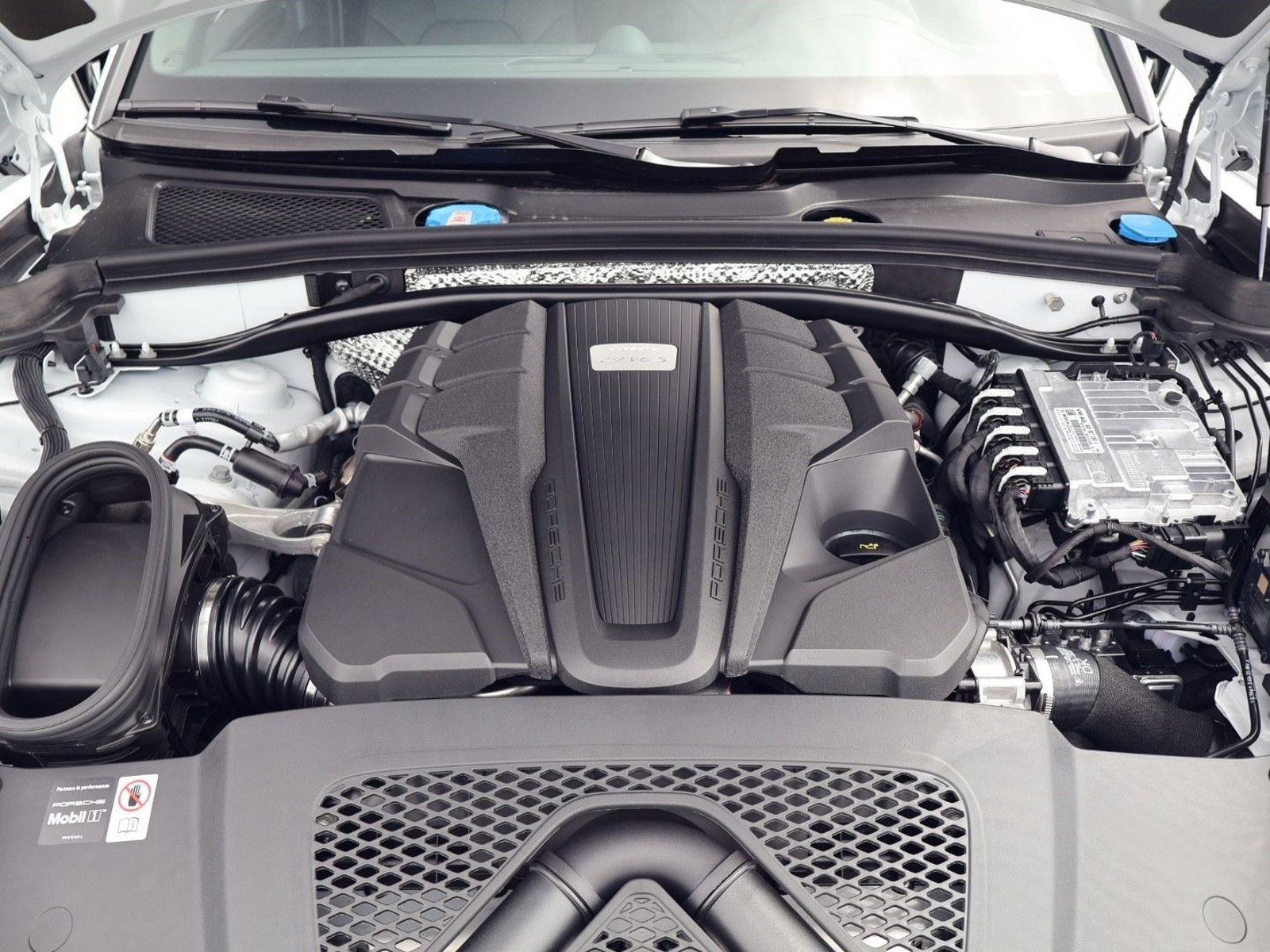 New 2026 Porsche Macan S AWD/4WD image 26
