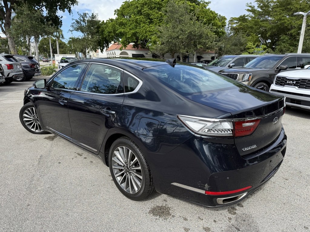 Used 2017 Kia Cadenza Premium w/ Luxury Package image 2
